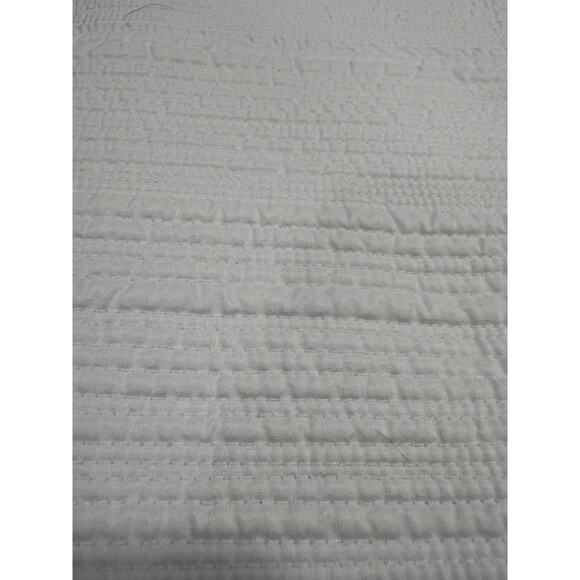 Jennifer Adams White Quilted Bedspread 90x90, Textured Coverlet, Queen/Fulls - Picture 7 of 11